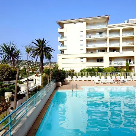 Les Pins Bleus Apartman *