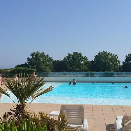 Les Pins Bleus Appartement *