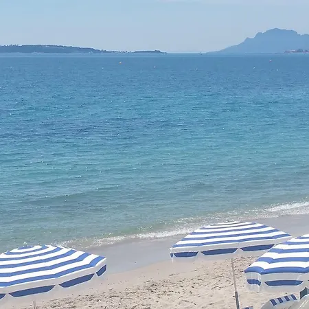 Les Pins Bleus Appartement *