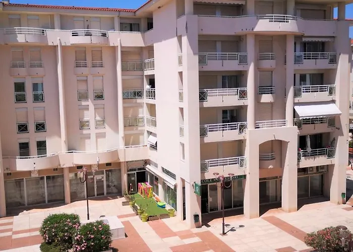 Les Pins Bleus Apartment