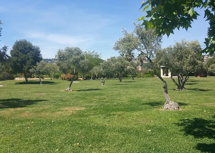 Les Pins Bleus Apartment