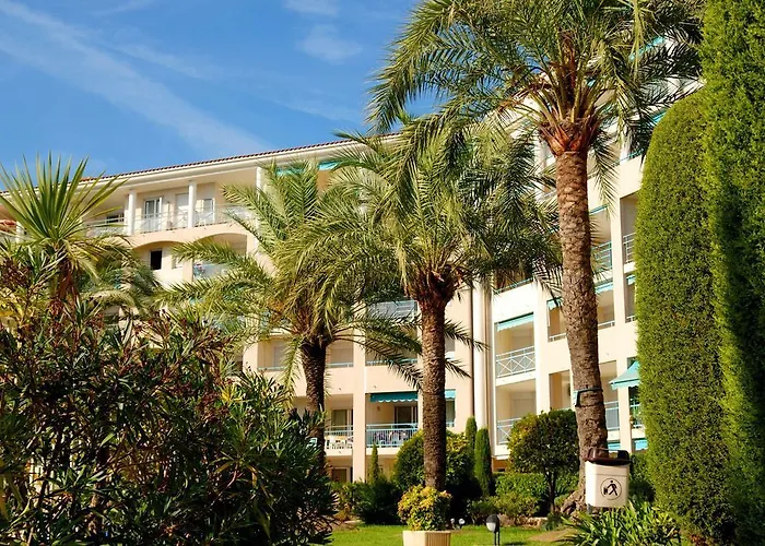 Les Pins Bleus Apartment