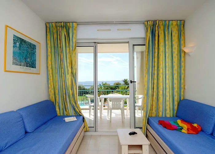 Les Pins Bleus Apartment